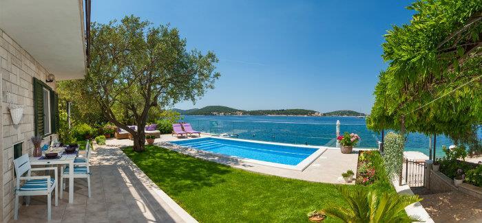 4 Bedroom Beachfront Villa with Pool near Rogoznica, sleeps 8-10