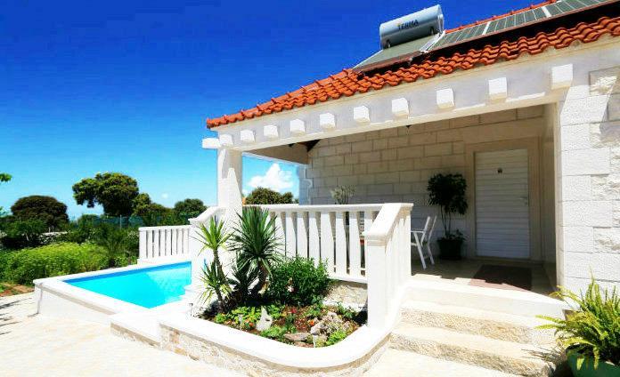 Sea-view villa in Pucisca, photograph 5