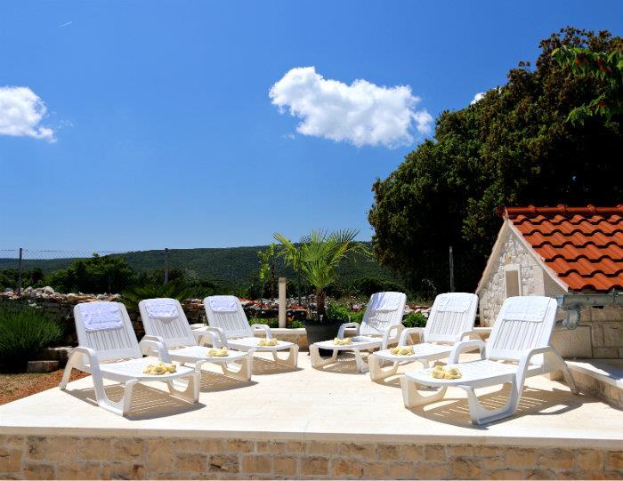 Sea-view villa in Pucisca, photograph 2