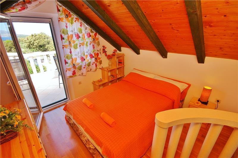 Sea-view villa in Pucisca, photograph 11