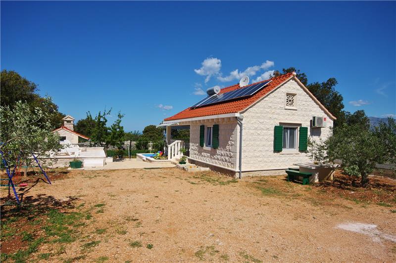 Sea-view villa in Pucisca, photograph 23