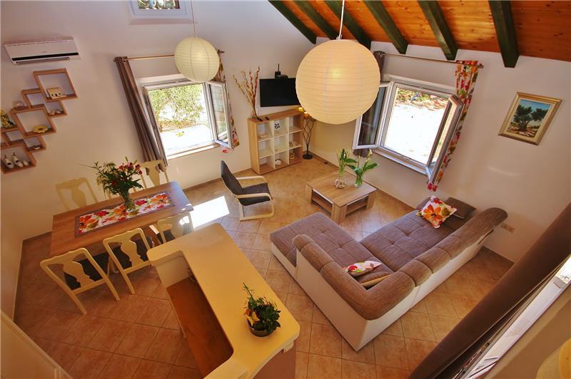 Sea-view villa in Pucisca, photograph 7