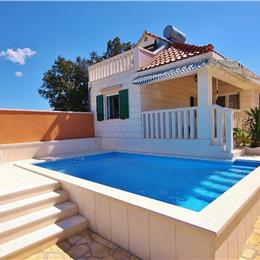 2 Bedroom Villa with Pool and Sea Views on Brac Island, sleeps 4-6