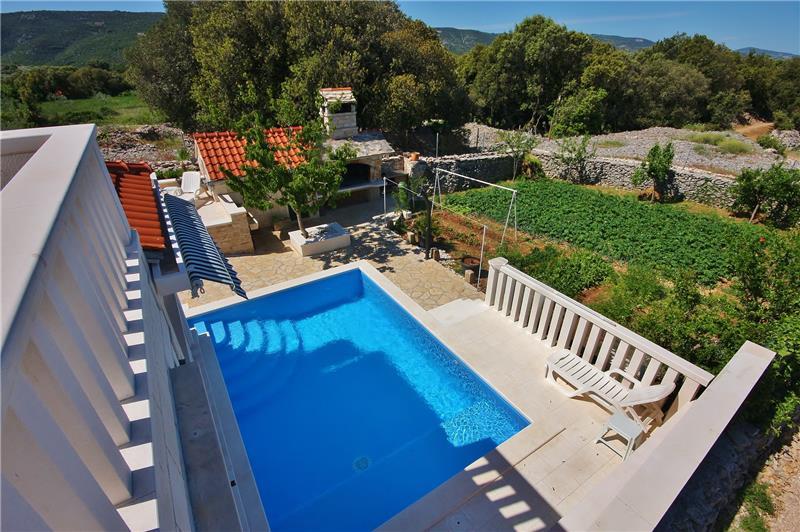 Sea-view villa in Pucisca, photograph 3