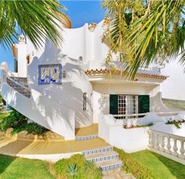 Charming 4 bedroom Villa with Pool in Albufeira, Sleeps 8