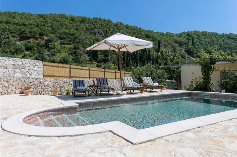 2 Bedroom Villa with Pool and Beautiful Views near Gruda, Dubrovnik Region, Sleeps 5