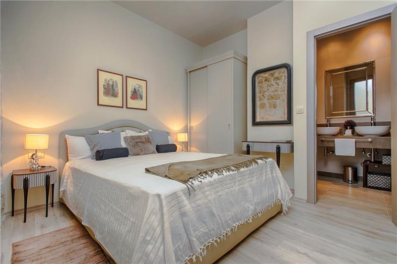 Sea-view villa in Hvar Town, photograph 12