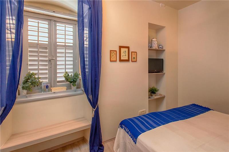 Sea-view villa in Hvar Town, photograph 16