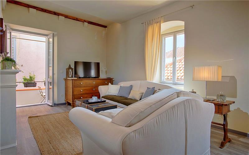 Sea-view villa in Hvar Town, photograph 8