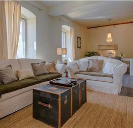2 Bedroom Luxury Apartment in Hvar Town, Sleeps 4