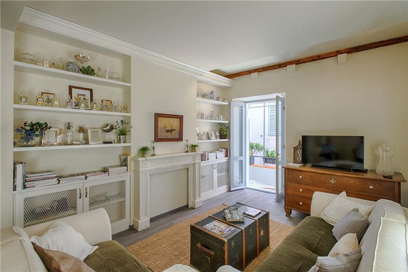 Sea-view villa in Hvar Town, photograph 3