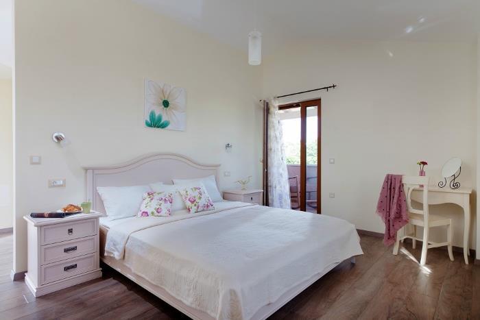 3 Bedroom Istrian Villa with Heated Pool near Sveti Lovrec, sleeps 6-8
