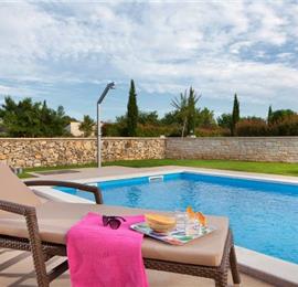 3 Bedroom Istrian Villa with Heated Pool near Sveti Lovrec, sleeps 6-8