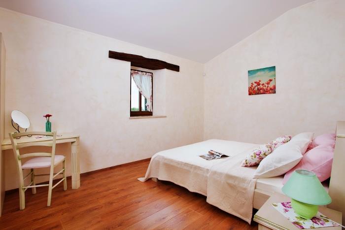 5 Bedroom Istrian Villa with Pool near Sveti Lovrec. sleeps 10-12