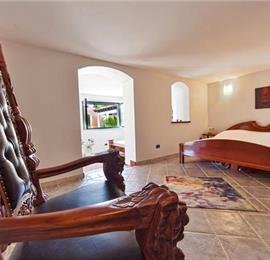3 Bedroom Villa with Pool in Sumartin on Brac, sleeps 8-10