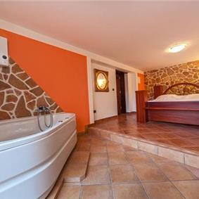 3 Bedroom Villa with Pool in Sumartin on Brac, sleeps 8-10