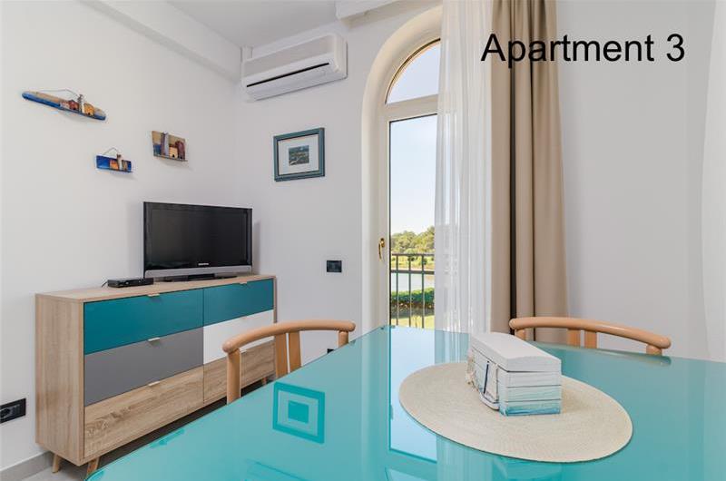 1 bedroom Seaside Apartments with pool in Medulin, Sleeps 2-3