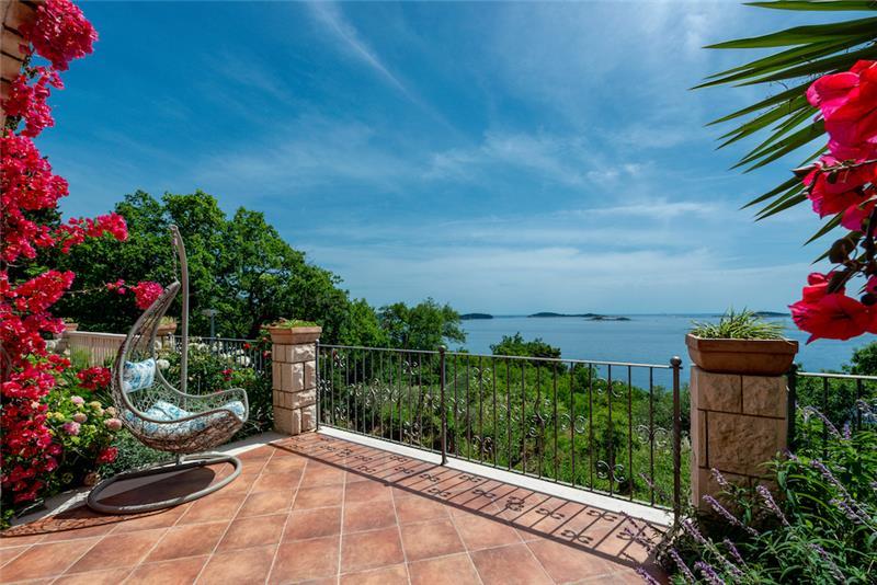 Sea-view villa in Soline, photograph 17