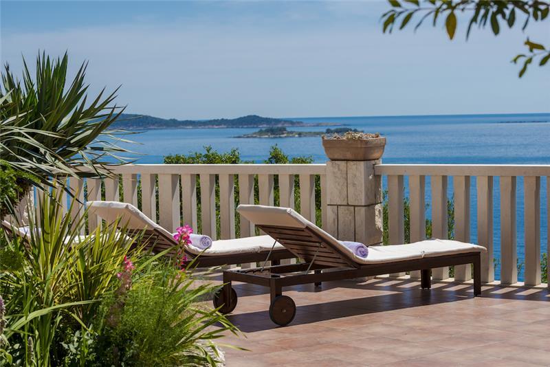 Sea-view villa in Soline, photograph 9
