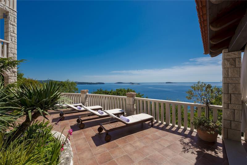 Sea-view villa in Soline, photograph 8