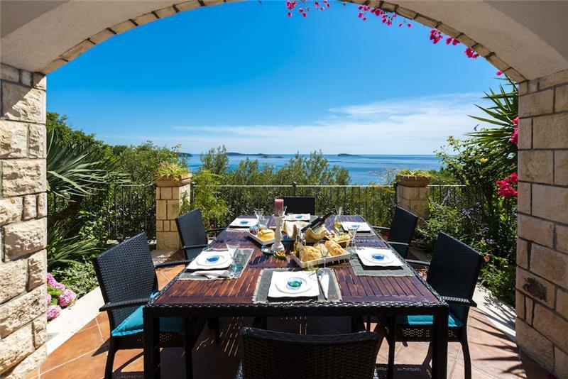 Sea-view villa in Soline, photograph 11