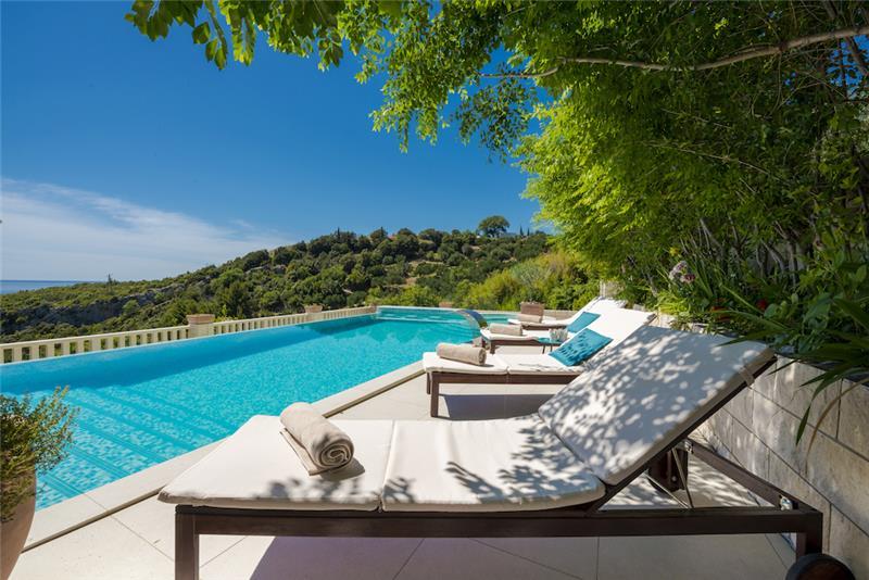 Sea-view villa in Soline, photograph 4