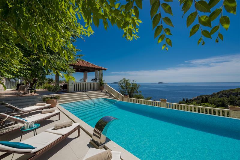 Sea-view villa in Soline, photograph 1