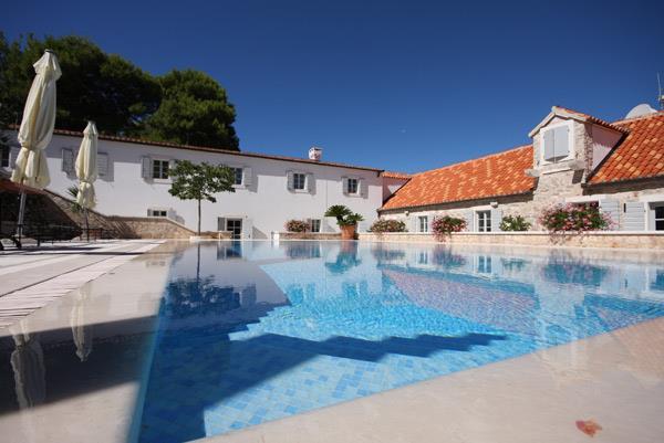 Beachfront villa in Solta Island, photograph 32