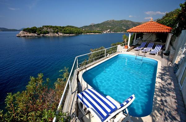Beachfront villa in Stikovica, photograph 2