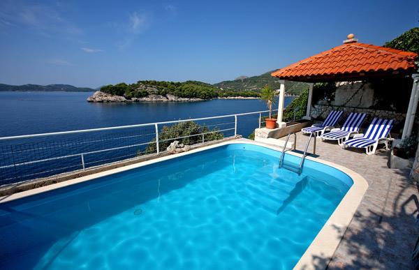 Beachfront villa in Stikovica, photograph 1