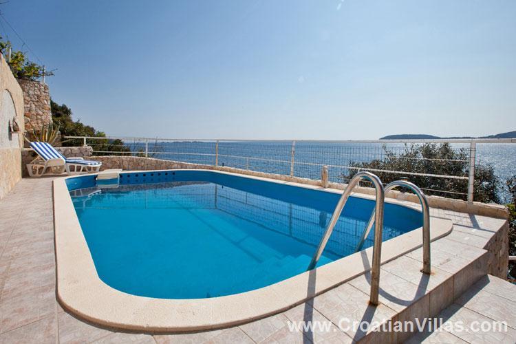 Beachfront villa in Stikovica, photograph 4