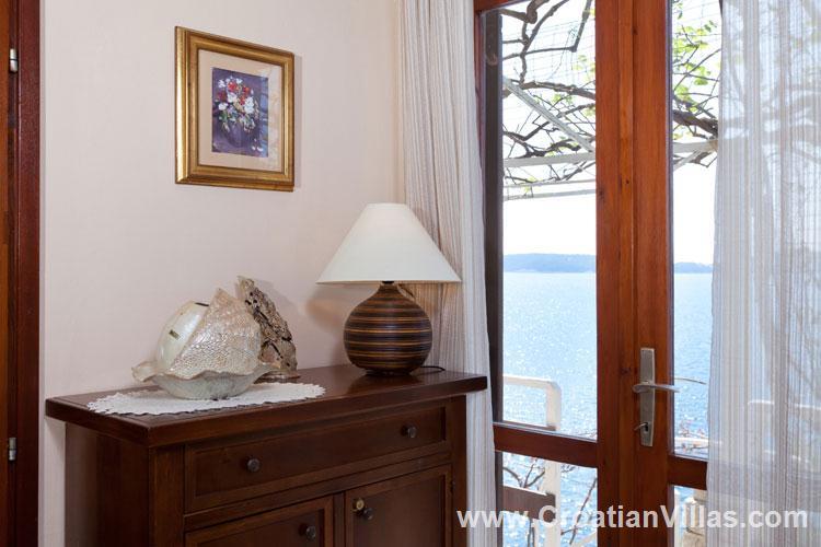 Beachfront villa in Stikovica, photograph 10