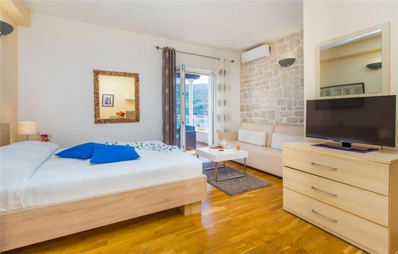 9 Bedroom Seaside Villa with Pool in Zaton Bay near Dubrovnik, Sleeps 18-22