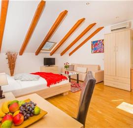 9 Bedroom Seaside Villa with Pool in Zaton Bay near Dubrovnik, Sleeps 18-22