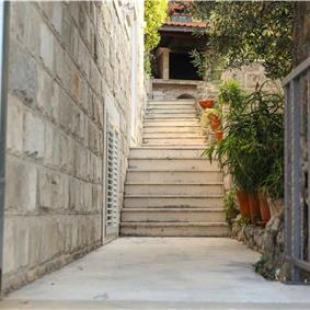 8 Bedroom Seaside Villa with Pool in Zaton Bay near Dubrovnik, Sleeps 17-22