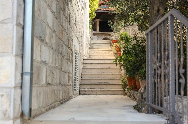 8 Bedroom Seaside Villa with Pool in Zaton Bay near Dubrovnik, Sleeps 17-22