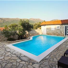 8 Bedroom Seaside Villa with Pool in Zaton Bay near Dubrovnik, Sleeps 17-22