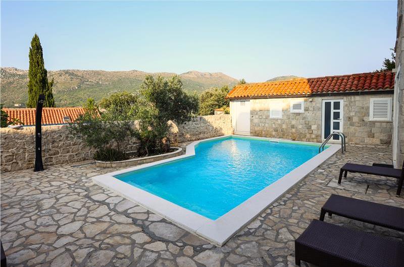 8 Bedroom Seaside Villa with Pool in Zaton Bay near Dubrovnik, Sleeps 17-22