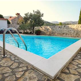 8 Bedroom Seaside Villa with Pool in Zaton Bay near Dubrovnik, Sleeps 17-22