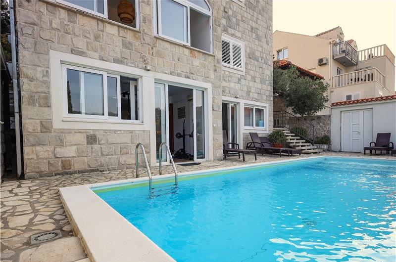 8 Bedroom Seaside Villa with Pool in Zaton Bay near Dubrovnik, Sleeps 17-22