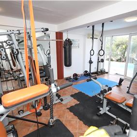 8 Bedroom Seaside Villa with Pool in Zaton Bay near Dubrovnik, Sleeps 17-22