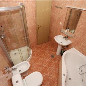 8 Bedroom Seaside Villa with Pool in Zaton Bay near Dubrovnik, Sleeps 17-22