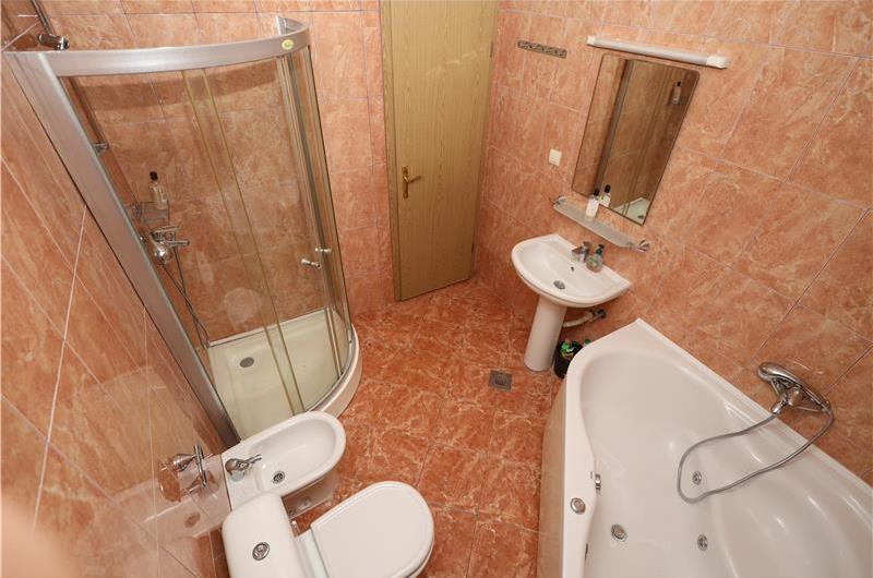 8 Bedroom Seaside Villa with Pool in Zaton Bay near Dubrovnik, Sleeps 17-22