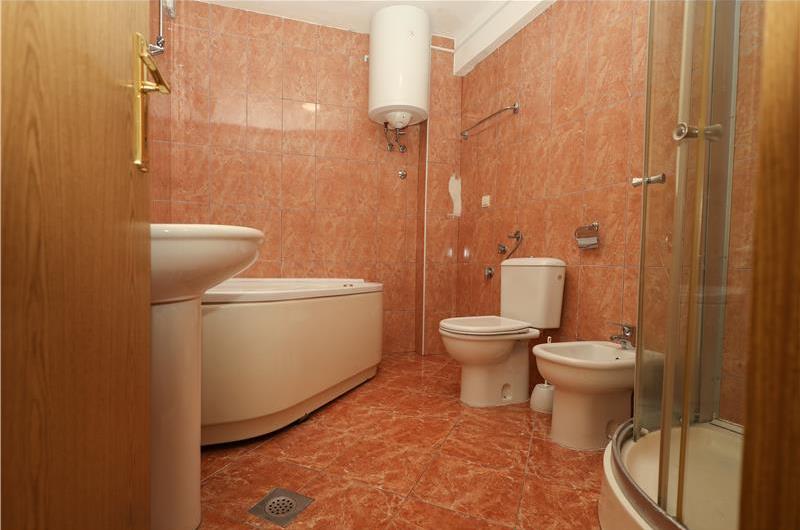 8 Bedroom Seaside Villa with Pool in Zaton Bay near Dubrovnik, Sleeps 17-22