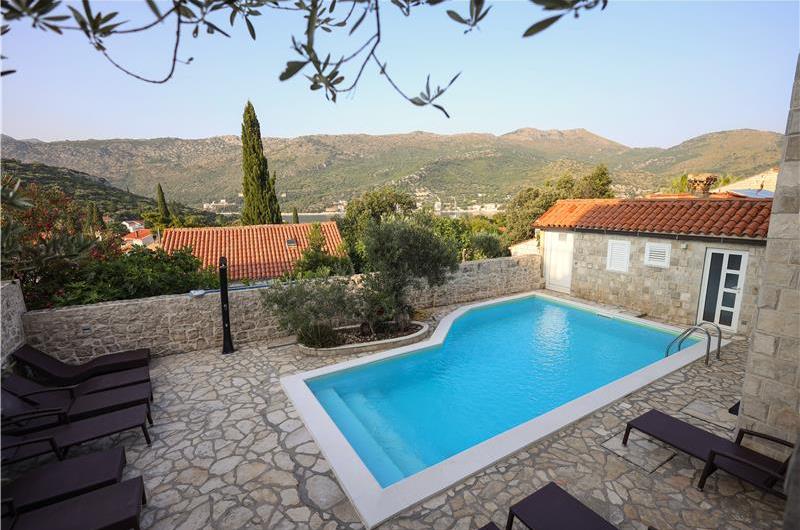 8 Bedroom Seaside Villa with Pool in Zaton Bay near Dubrovnik, Sleeps 17-22