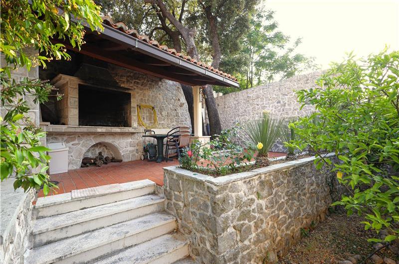 8 Bedroom Seaside Villa with Pool in Zaton Bay near Dubrovnik, Sleeps 17-22