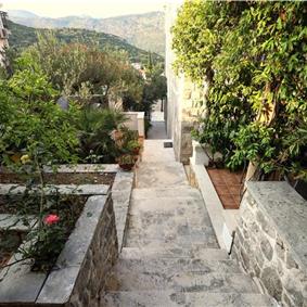 8 Bedroom Seaside Villa with Pool in Zaton Bay near Dubrovnik, Sleeps 17-22