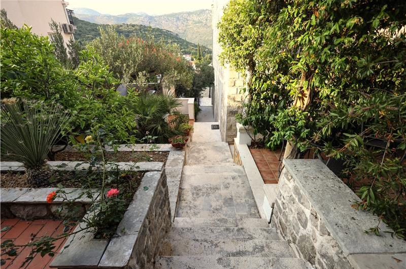 8 Bedroom Seaside Villa with Pool in Zaton Bay near Dubrovnik, Sleeps 17-22