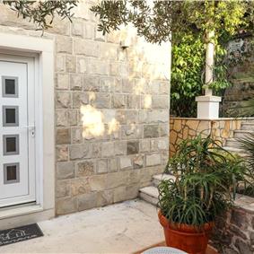 8 Bedroom Seaside Villa with Pool in Zaton Bay near Dubrovnik, Sleeps 17-22
