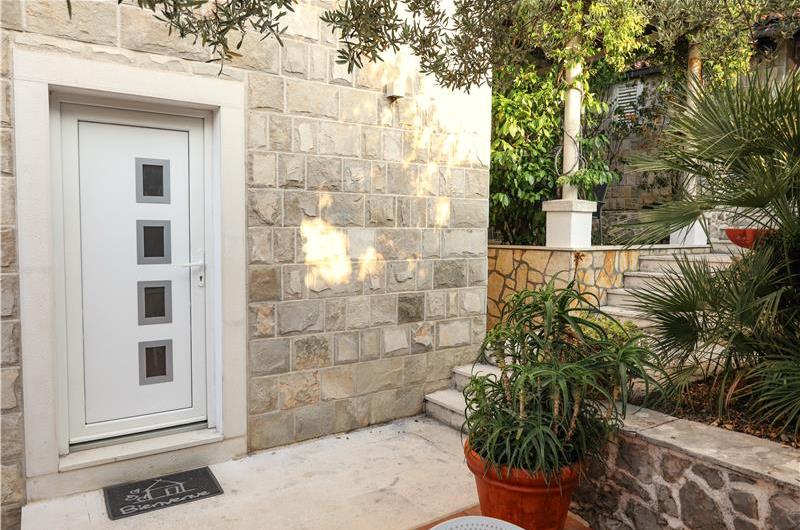 8 Bedroom Seaside Villa with Pool in Zaton Bay near Dubrovnik, Sleeps 17-22